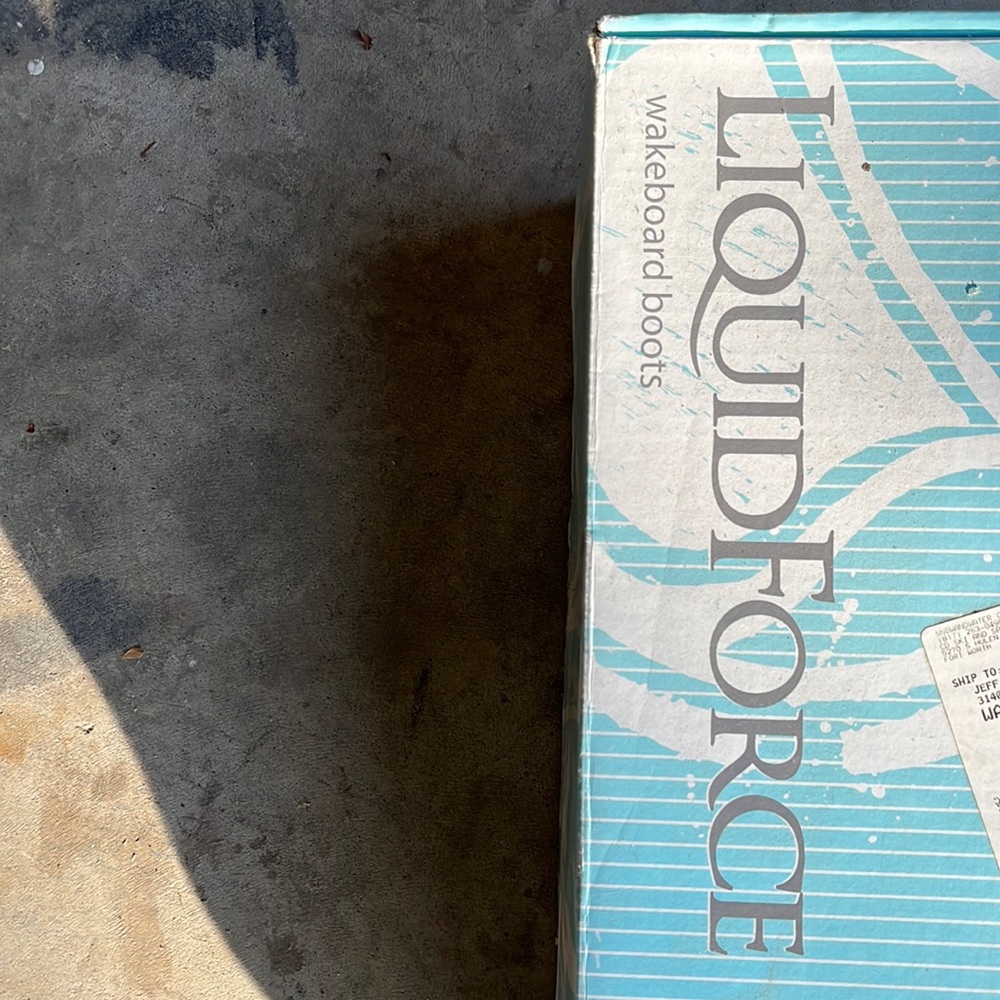 Never worn women’s Liquid Force size 9-11 wakeboard boots. All parts included.
